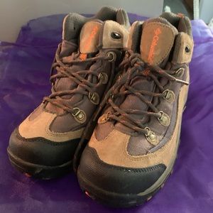 Youth Columbia Hiking Boots. EUC!